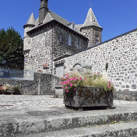 Maison Du Chevalier Des Huttes - Table Et Chambres D'Hotes Vic-sur-Cère Exterior foto