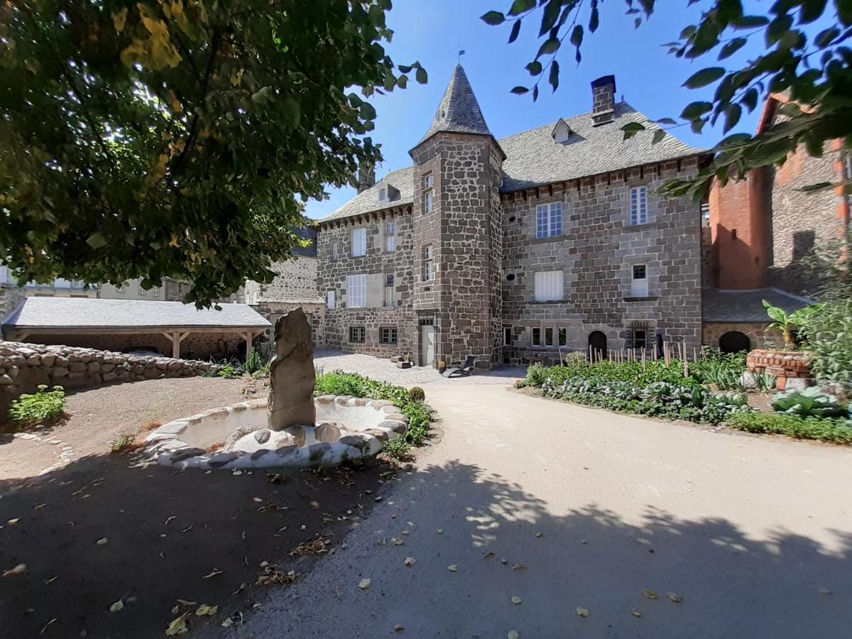 Maison Du Chevalier Des Huttes - Table Et Chambres D'Hotes Vic-sur-Cère Exterior foto